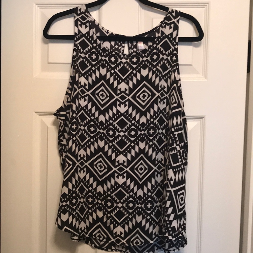 Black and white tank top, size XXL